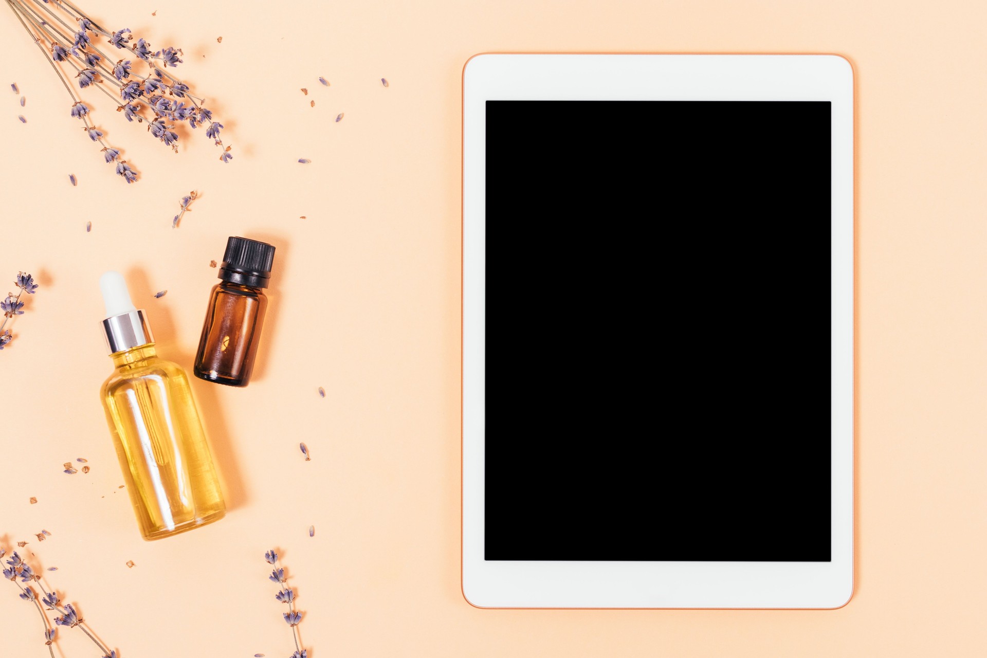 Tablet pc blank screen mockup and natural lavender oil
